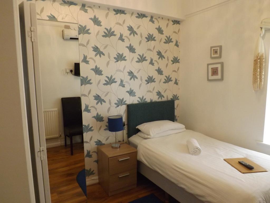 בורנמות' Shirley B & B מראה חיצוני תמונה