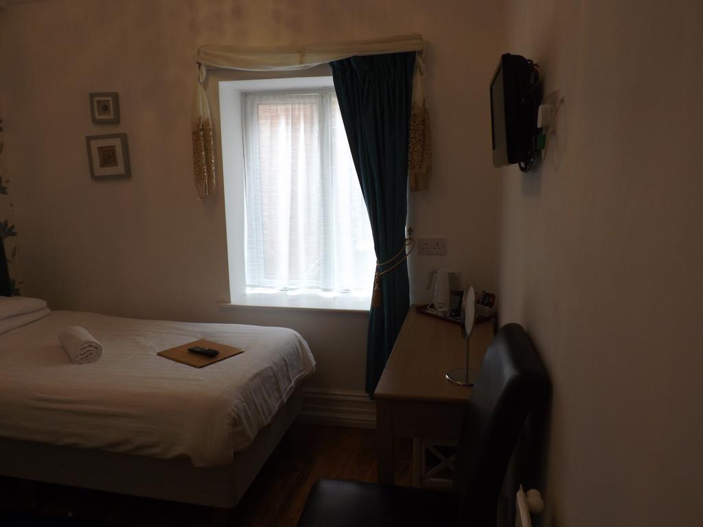 בורנמות' Shirley B & B מראה חיצוני תמונה
